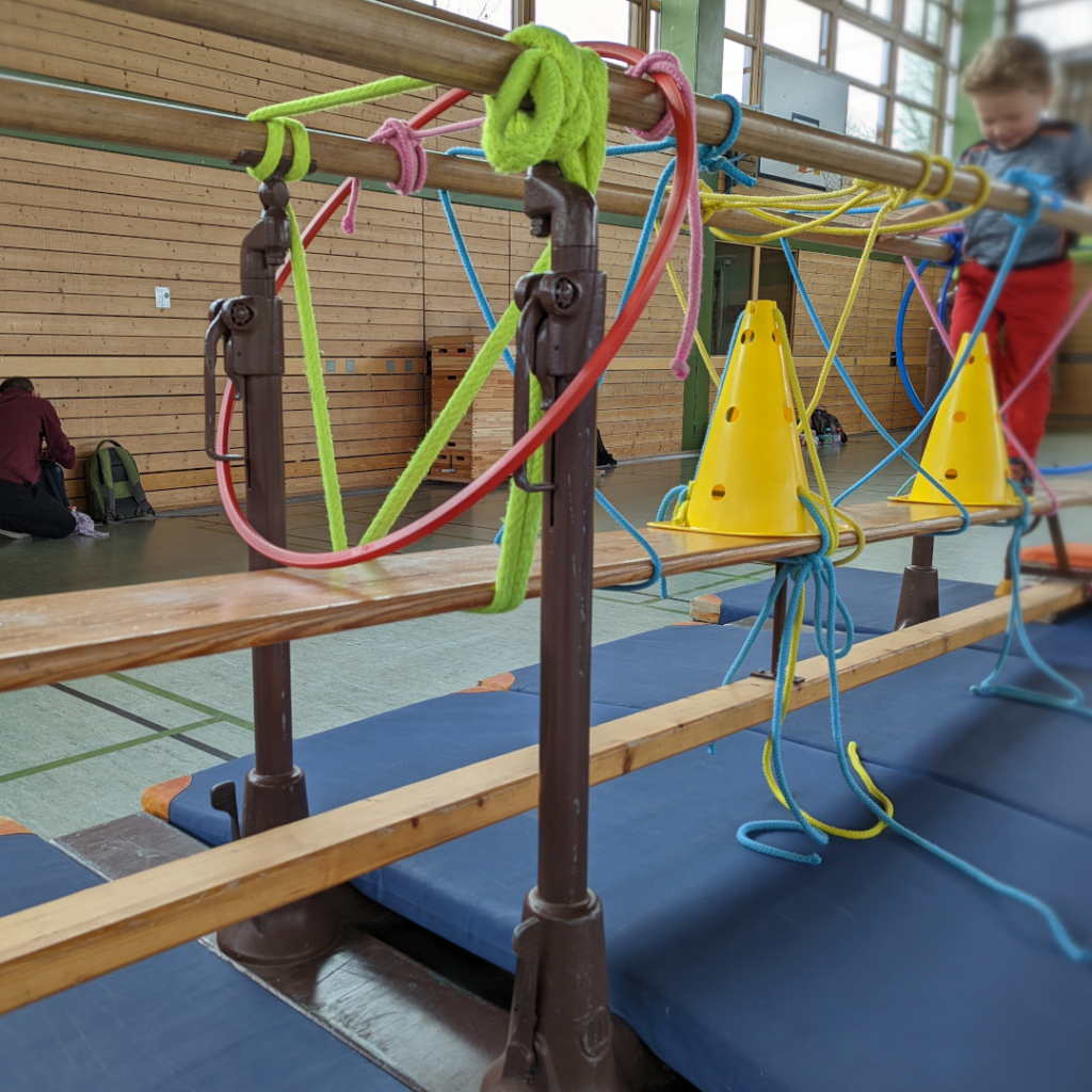 kinderturnen kinderturnen, elternkindturnen, eltern-kind-turnen, vater-kind-turnen im FC Puchheim